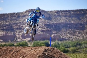 YZ450F Monster Energy Yamaha Racing Edition - Action 2